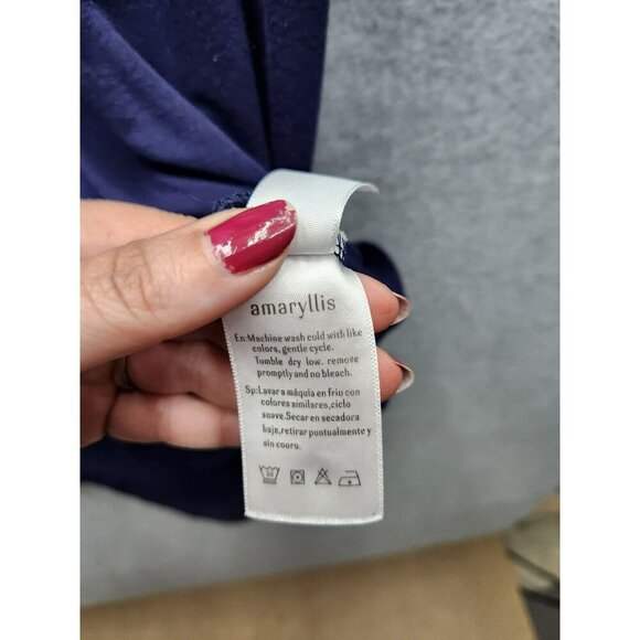 Navy Blue Amaryllis Embroidered Sleeveless Top Size 1X Cotton/Spandex Blend - Picture 5 of 7